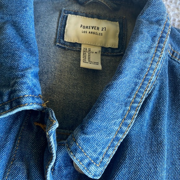 Forever 21 woman Jean jacket size M, new - Picture 2 of 5